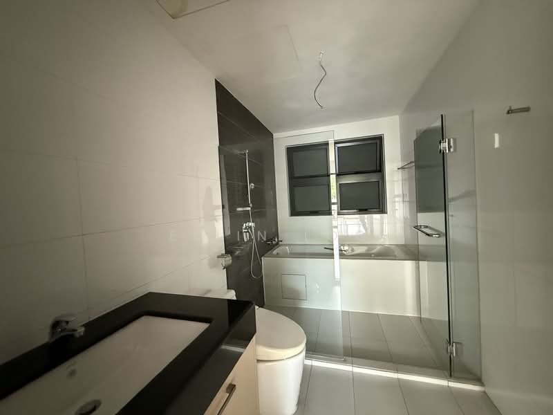 Pangsapuri untuk Dijual di Molek Pine 4 - Eliin Loo - Bathroom - PropertyGuru.com.my