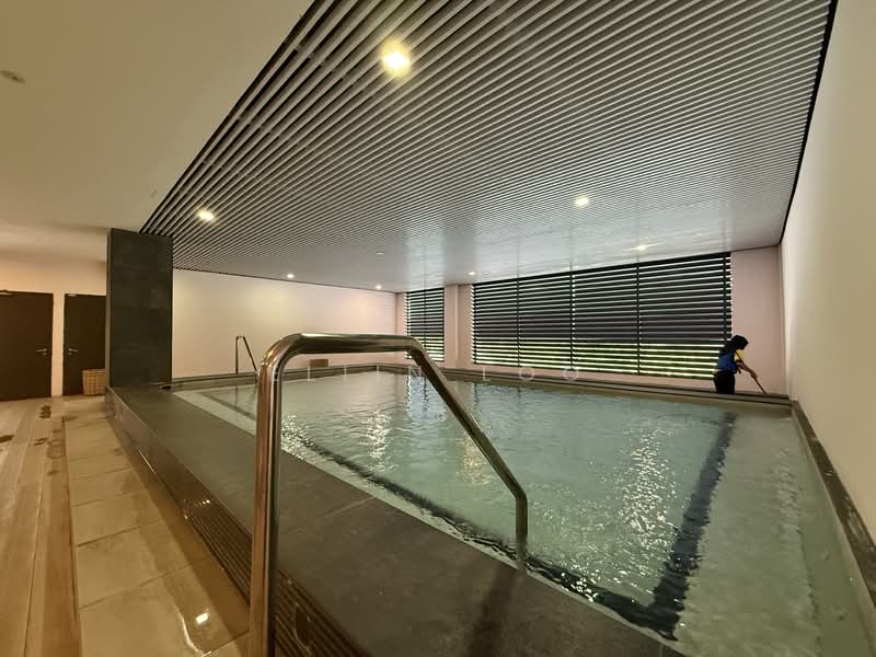 Pangsapuri untuk Dijual di Molek Pine 4 - Eliin Loo - Pool - PropertyGuru.com.my