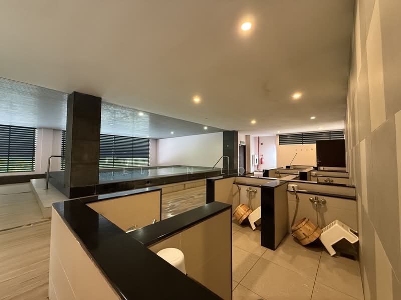 Pangsapuri untuk Dijual di Molek Pine 4 - Eliin Loo - Pool - PropertyGuru.com.my