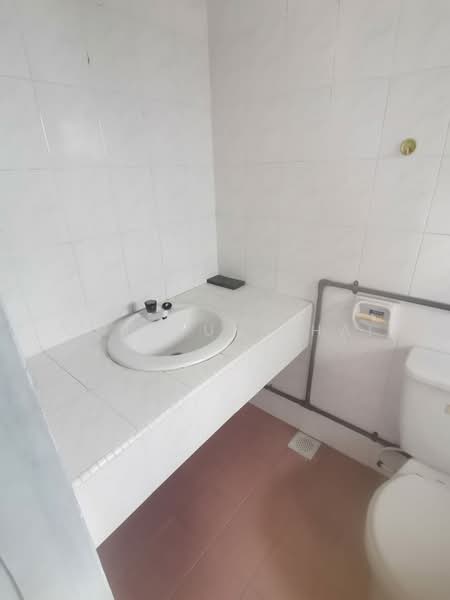 Apartment for Rent at Golden Showers (Kondo Ruby) - Goh Jun Khai - Bathroom - PropertyGuru.com.my