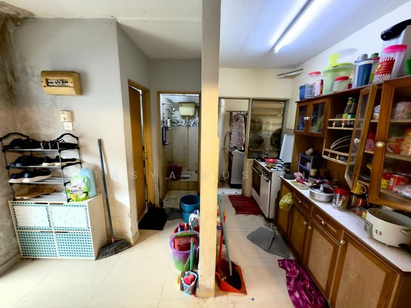 Rumah Flat untuk Dijual di PPR Pantai Ria - Tasya Ruslan - Kitchen - PropertyGuru.com.my