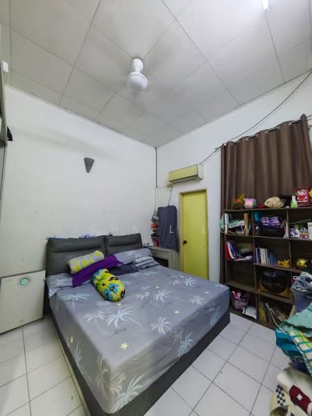 Rumah Teres 1 Tingkat untuk Dijual di Taman Mutiara Rini (Skudai) - Michael Low - Bedroom - PropertyGuru.com.my