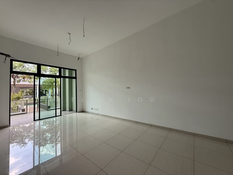 Pangsapuri untuk Dijual di Molek Pine 4 - Eliin Loo - Living Room - PropertyGuru.com.my