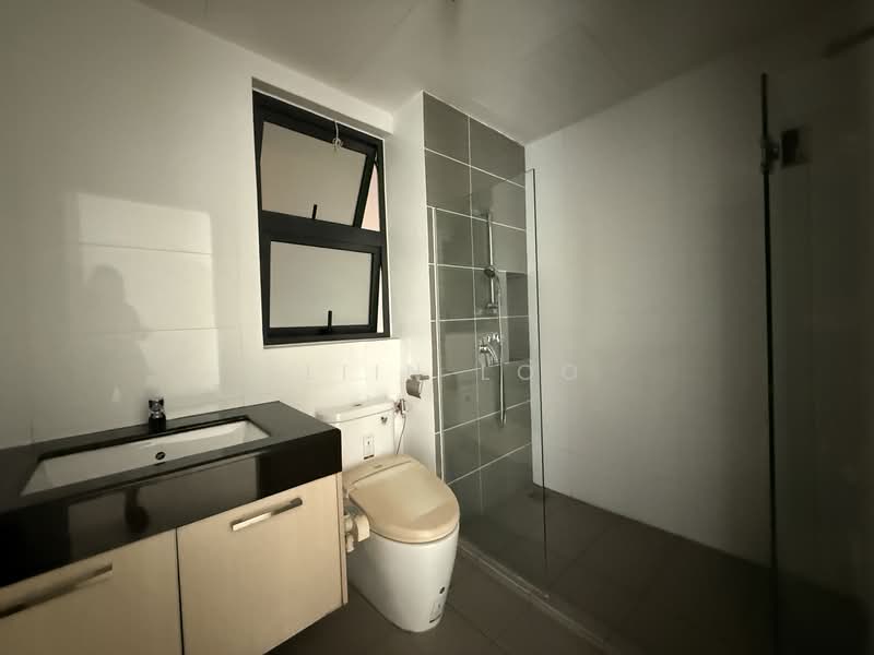 Pangsapuri untuk Dijual di Molek Pine 4 - Eliin Loo - Bathroom - PropertyGuru.com.my