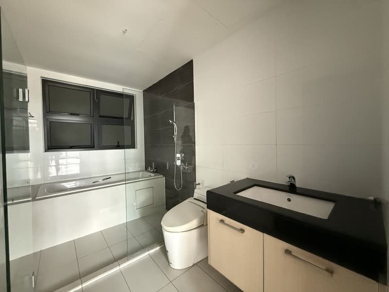 Pangsapuri untuk Dijual di Molek Pine 4 - Eliin Loo - Bathroom - PropertyGuru.com.my