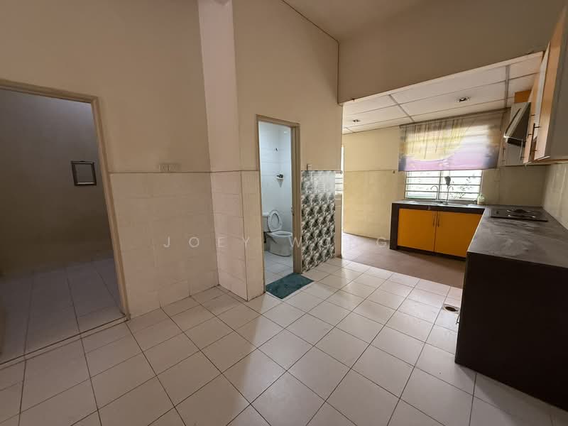 2.5-storey Terraced House for Sale in Puchong (Selangor) - Joey Wong - Kitchen - PropertyGuru.com.my