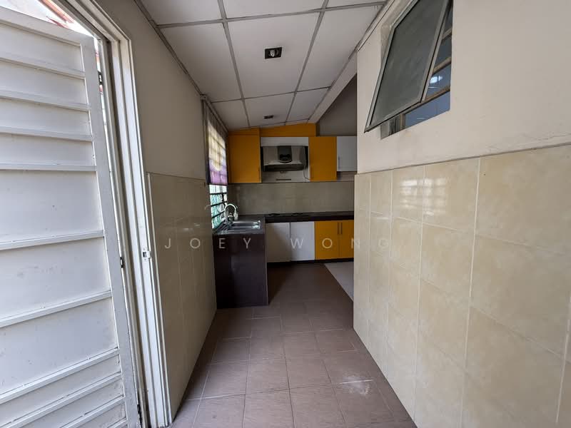 2.5-storey Terraced House for Sale in Puchong (Selangor) - Joey Wong - Kitchen - PropertyGuru.com.my