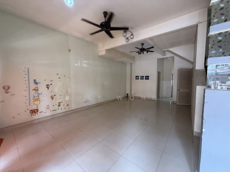 2.5-storey Terraced House for Sale in Puchong (Selangor) - Joey Wong - Living Room - PropertyGuru.com.my