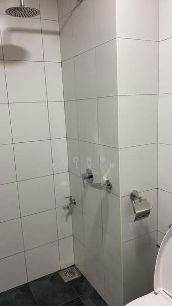 Servis Apartment untuk Disewa di Chambers - Yong Kelvin - Bathroom - PropertyGuru.com.my