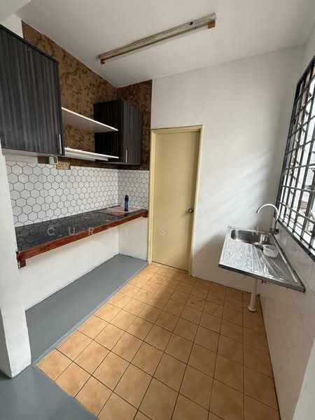 Rumah Flat untuk Disewa di Sri Indah - CURTIES CHIN - Kitchen - PropertyGuru.com.my