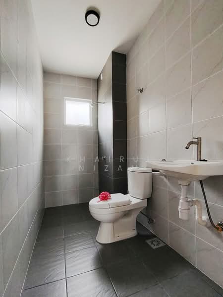 2-storey Terraced House for Sale in Banting (Banting) - Khairul Nizam - Bathroom - PropertyGuru.com.my