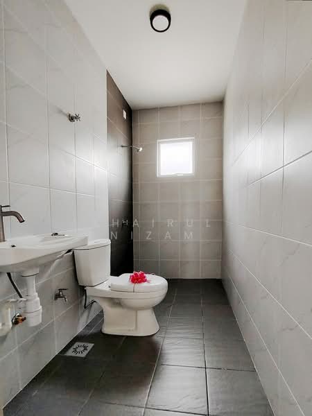 2-storey Terraced House for Sale in Banting (Banting) - Khairul Nizam - Bathroom - PropertyGuru.com.my