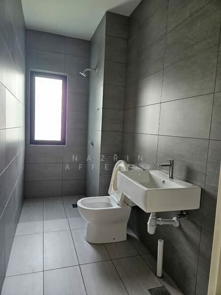 Servis Apartment untuk Disewa di Denai Alam : Ficus Peak - Nazrin Affendy - Bathroom - PropertyGuru.com.my