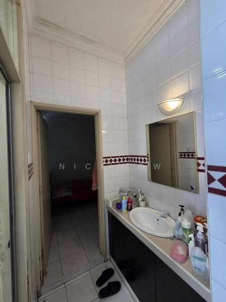 Rumah Teres 2 Tingkat untuk Dijual di Taman Molek (Johor Bahru) - Nick Low - Bathroom - PropertyGuru.com.my