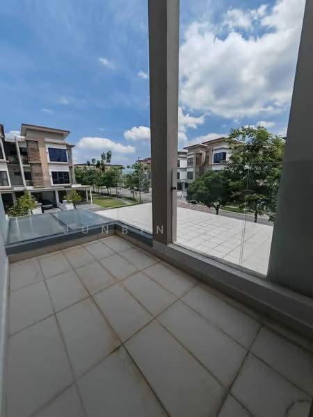 Townhouse for Rent in 16 Sierra (Puchong) - Junbin Low - Balcony - PropertyGuru.com.my