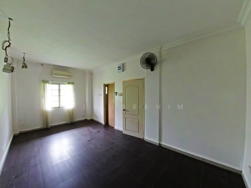 Townhouse for Sale in Templer Heights (Rawang) - Azli Ibrahim - Living Room - PropertyGuru.com.my