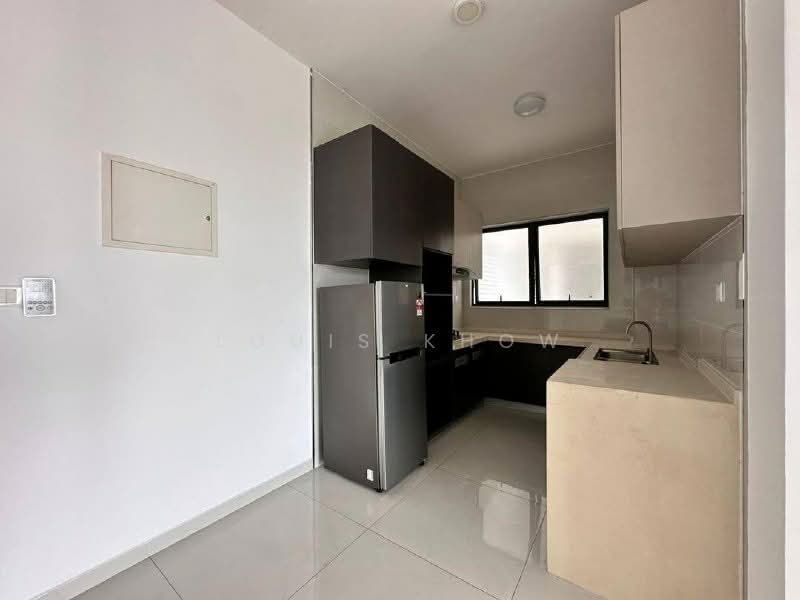 Condominium for Rent at Royal Strand @ Country Garden Danga Bay - Louis Khow - Kitchen - PropertyGuru.com.my