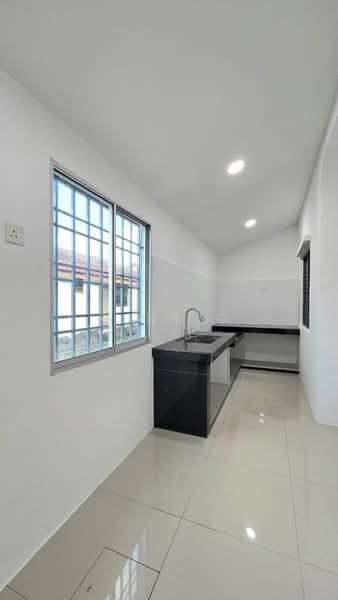 Rumah Teres 1 Tingkat untuk Dijual di Medan Klebang Restu (Chemor) - Kent C - Kitchen - PropertyGuru.com.my