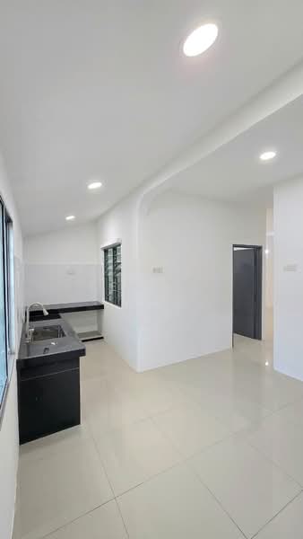 Rumah Teres 1 Tingkat untuk Dijual di Medan Klebang Restu (Chemor) - Kent C - Kitchen - PropertyGuru.com.my