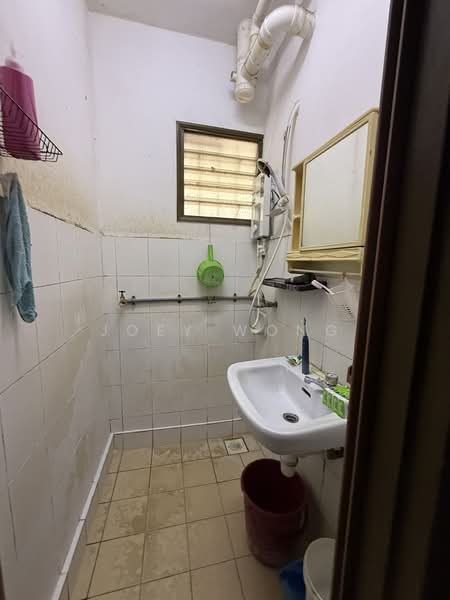 Rumah Flat untuk Dijual di Pangsapuri Seroja - Joey Wong - Bathroom - PropertyGuru.com.my