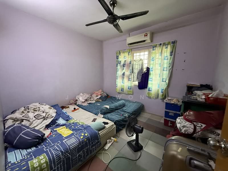 Rumah Flat untuk Dijual di Pangsapuri Seroja - Joey Wong - Bedroom - PropertyGuru.com.my