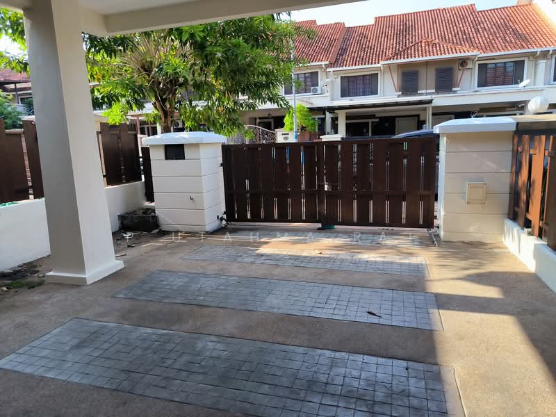 Terraced House for Rent in Alam Impian (Shah Alam) - P Utahma Raj - Exterior - PropertyGuru.com.my