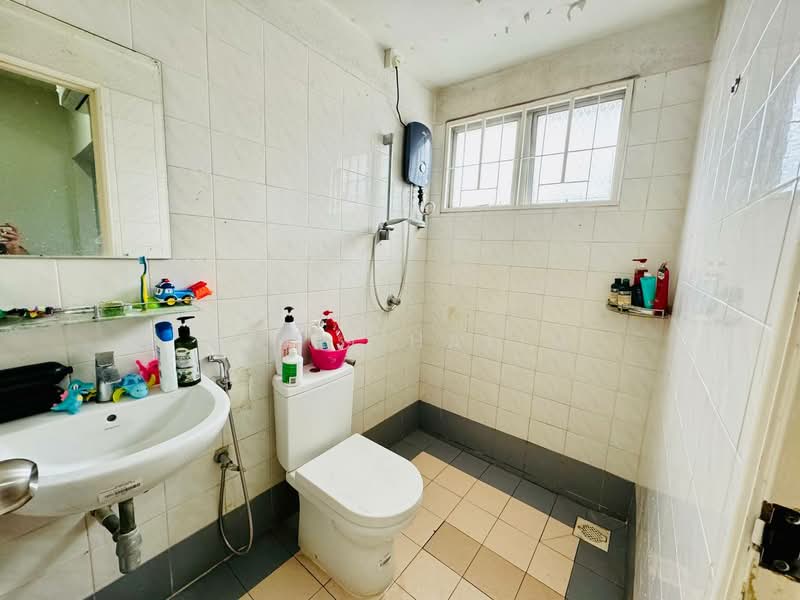Rumah Bandar untuk Dijual di Shah Alam (Selangor) - Hairi Halim - Bathroom - PropertyGuru.com.my