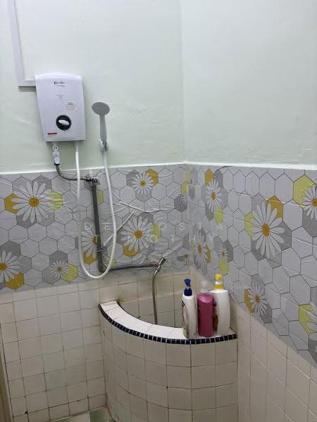 1-storey Terraced House for Sale in Melaka City (Melaka) - De Costa Timothy - Bathroom - PropertyGuru.com.my