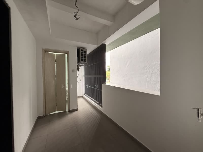 Pangsapuri untuk Dijual di Molek Pine 4 - Eliin Loo - Entrance - PropertyGuru.com.my