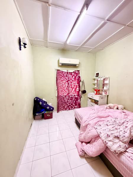 Rumah Teres 1 Tingkat untuk Dijual di Taman Pinggiran Batu Caves (Selayang) - Firdaus Husin - Bedroom - PropertyGuru.com.my