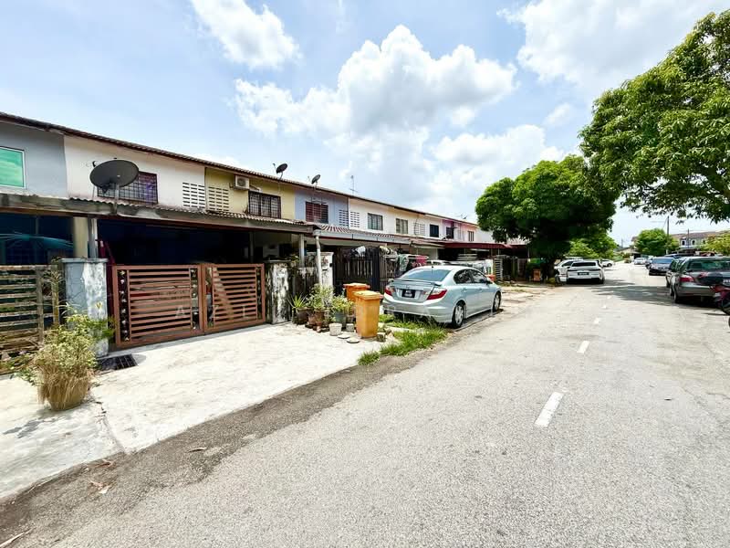 2-storey Terraced House for Sale in Bandar Rinching Seksyen 1 (Semenyih) - Azli Ibrahim - Exterior - PropertyGuru.com.my