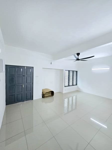 2-storey Terraced House for Sale in Taman Ipoh Timur (Ipoh) - Kent C - Living Room - PropertyGuru.com.my