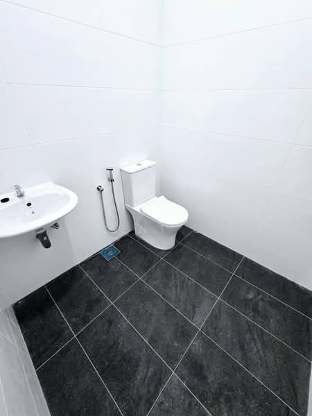 2-storey Terraced House for Sale in Taman Ipoh Timur (Ipoh) - Kent C - Bathroom - PropertyGuru.com.my