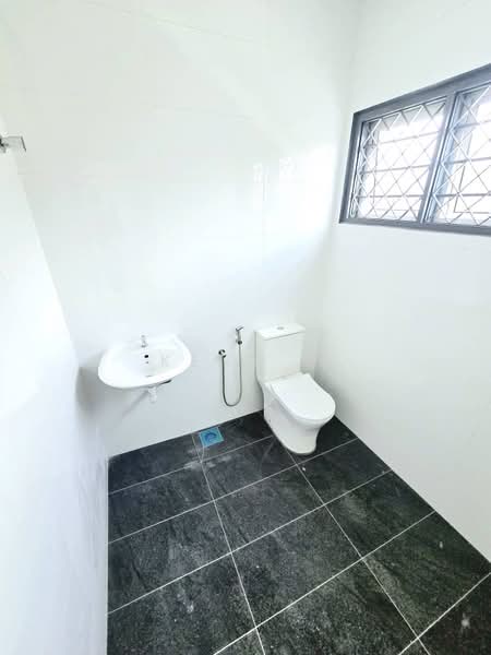 2-storey Terraced House for Sale in Taman Ipoh Timur (Ipoh) - Kent C - Bathroom - PropertyGuru.com.my