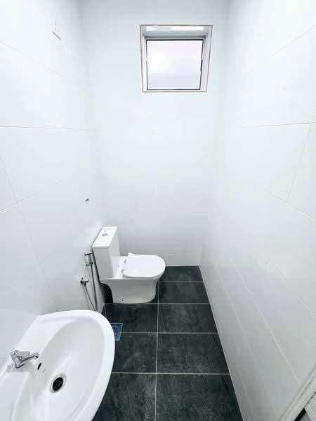 2-storey Terraced House for Sale in Taman Ipoh Timur (Ipoh) - Kent C - Bathroom - PropertyGuru.com.my