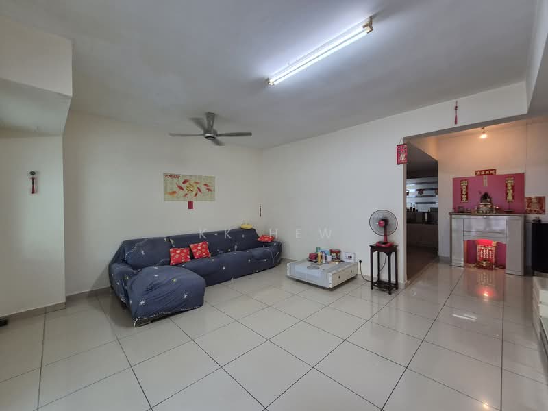 Rumah Teres 2 Tingkat untuk Dijual di Taman Tiara East (Semenyih) - KK HEW - Living Room - PropertyGuru.com.my