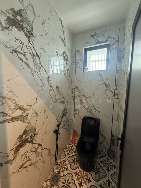 Kedai / Pejabat untuk Dijual di Bandar Sri Sendayan (Negeri Sembilan) - Fiqri Hazim Rozmi - Bathroom - PropertyGuru.com.my