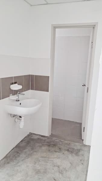 Kedai untuk Disewa di Bandar Dato Onn (Tebrau) - Bess Wong - Bathroom - PropertyGuru.com.my