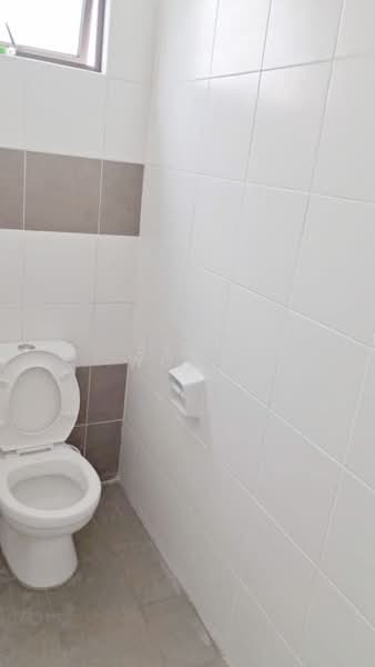 Kedai untuk Disewa di Bandar Dato Onn (Tebrau) - Bess Wong - Bathroom - PropertyGuru.com.my