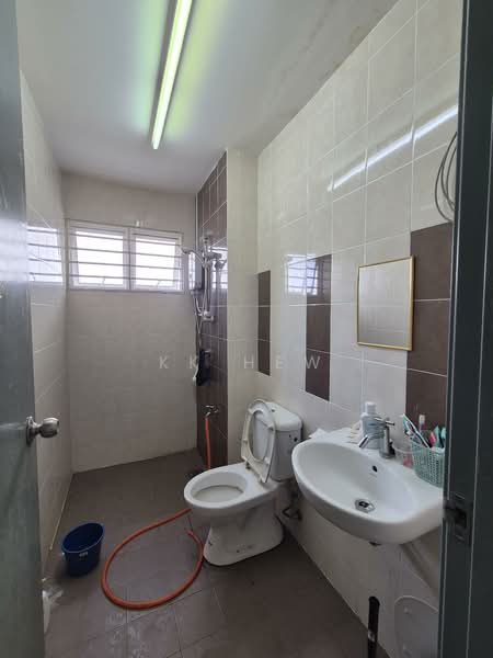 Rumah Teres 2 Tingkat untuk Dijual di Taman Tiara East (Semenyih) - KK HEW - Bathroom - PropertyGuru.com.my