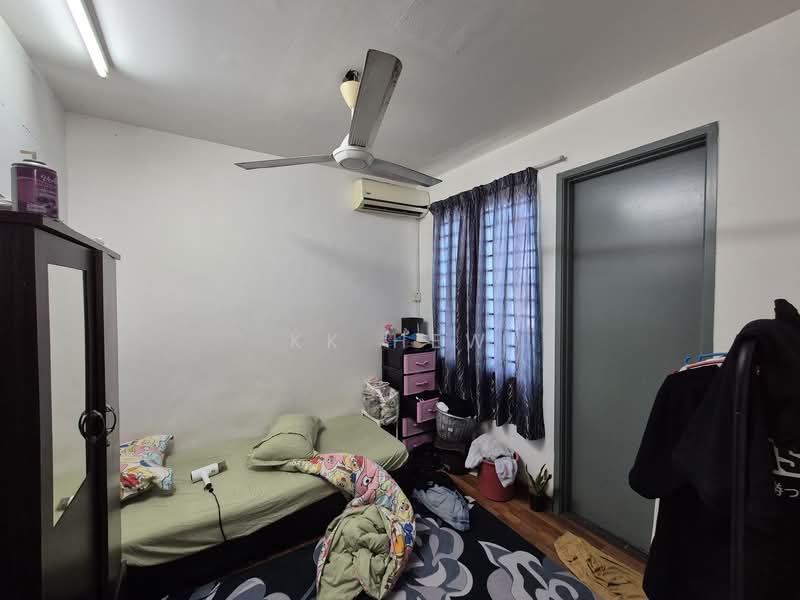 Rumah Teres 2 Tingkat untuk Dijual di Taman Tiara East (Semenyih) - KK HEW - Bedroom - PropertyGuru.com.my