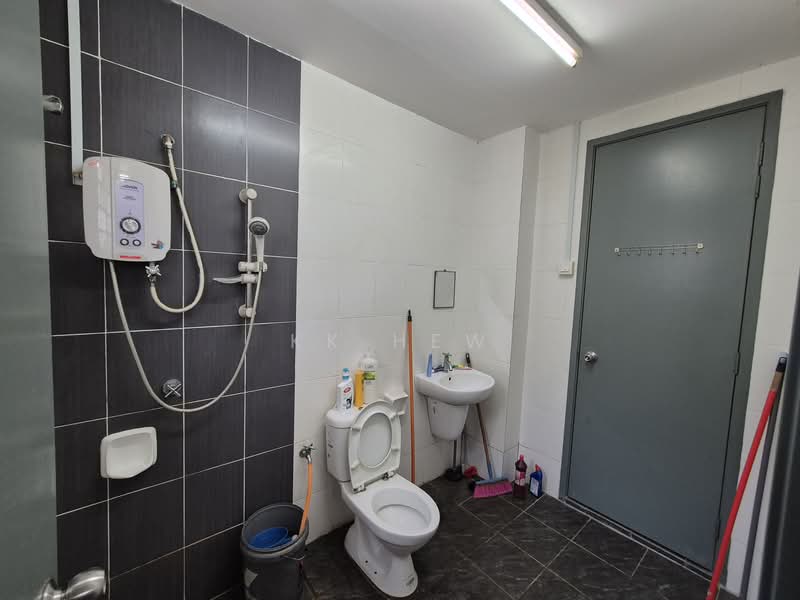 Rumah Teres 2 Tingkat untuk Dijual di Taman Tiara East (Semenyih) - KK HEW - Bathroom - PropertyGuru.com.my