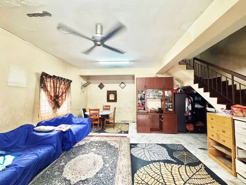 Rumah Teres 2 Tingkat untuk Dijual di Taman Bukit Mewah (Kajang) - Calvin Kok - Living Room - PropertyGuru.com.my