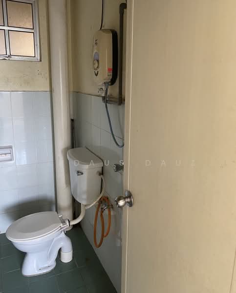 Servis Apartment untuk Dijual di Serdang Skyvillas (Serdang Perdana) - Firdaus Dauz - Bathroom - PropertyGuru.com.my