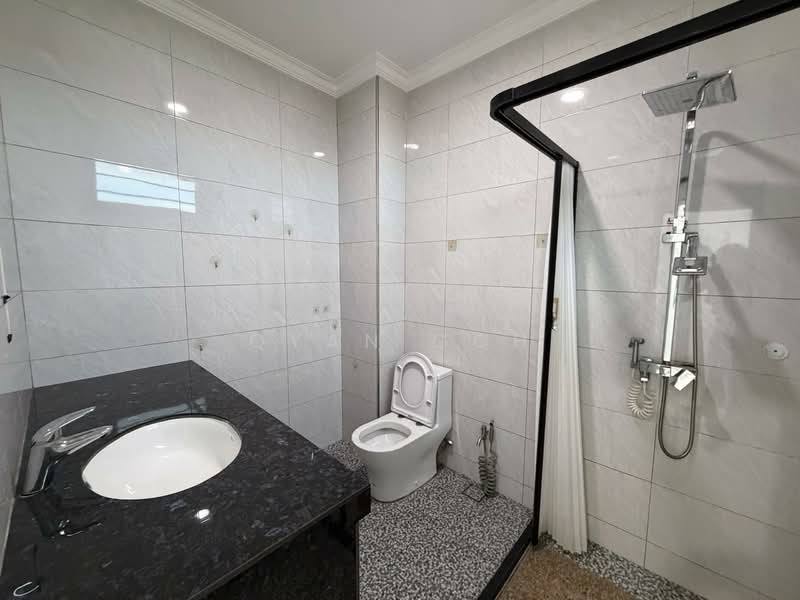 Rumah Berkembar untuk Dijual di Taman Tun Sardon (Gelugor) - Qyan Goh - Bathroom - PropertyGuru.com.my