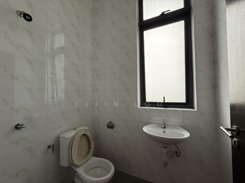 Apartment for Sale at Molek Pine 4 - Eliin Loo - Bathroom - PropertyGuru.com.my