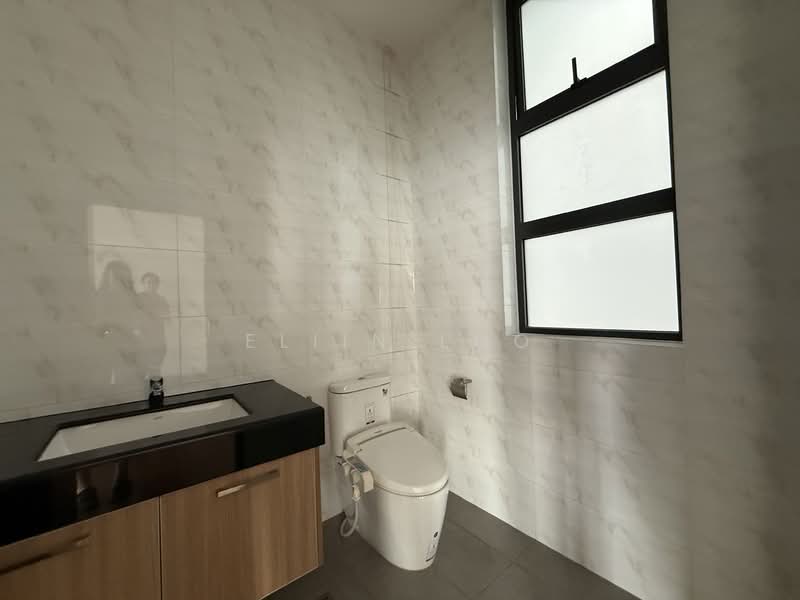 Apartment for Sale at Molek Pine 4 - Eliin Loo - Bathroom - PropertyGuru.com.my