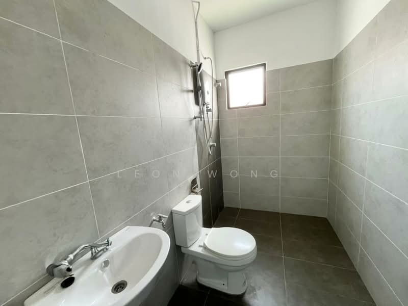 Semi-Detached House for Sale in Taman Scientex Rawang (Rawang) - Leon Wong - Bathroom - PropertyGuru.com.my