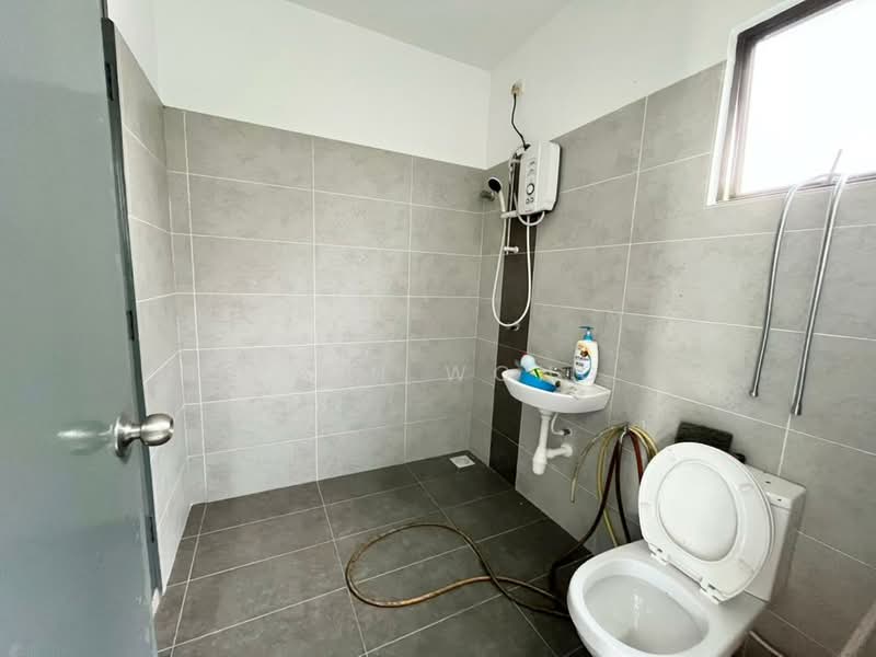 Semi-Detached House for Sale in Taman Scientex Rawang (Rawang) - Leon Wong - Bathroom - PropertyGuru.com.my