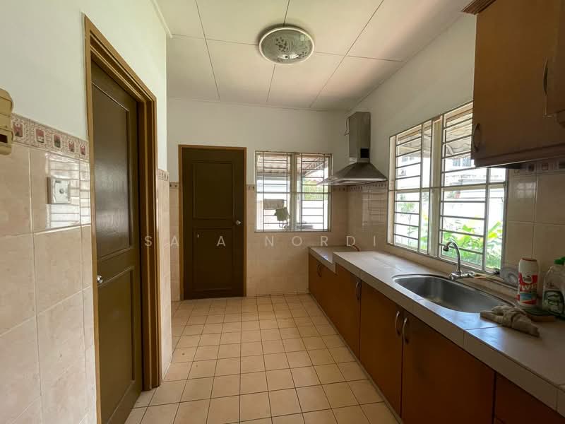 Semi-Detached House for Sale in Usj 3a (Subang Jaya) - Sa'a Nordin - Kitchen - PropertyGuru.com.my